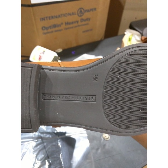 Tommy Hilfiger Inezy Tan 7.5 M - Picture 2 of 2